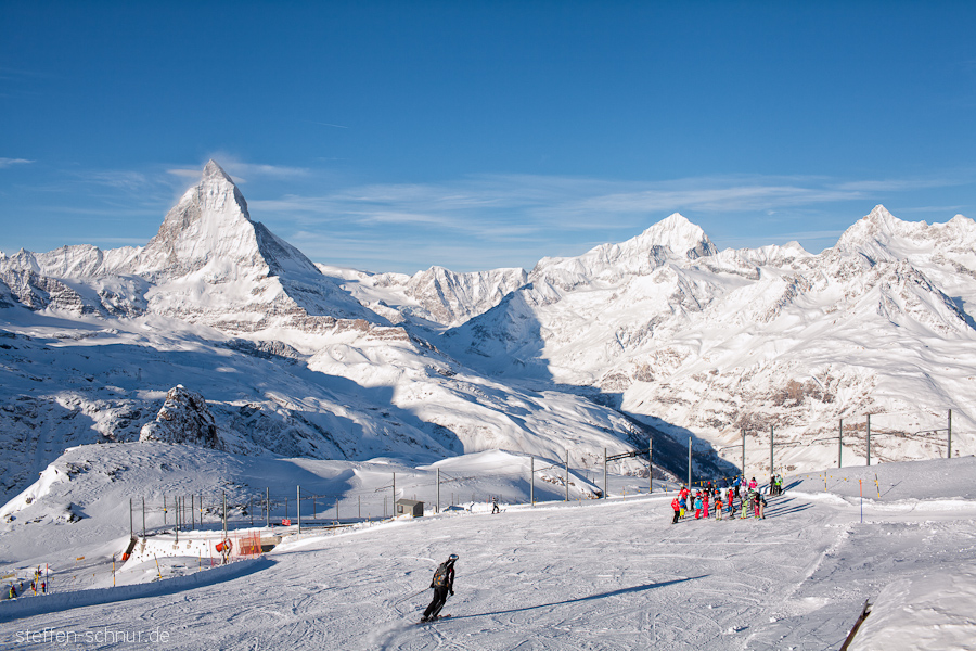 Schnee Alpen Anfahrt Kinder Kindergruppe Kinderski Matterhorn