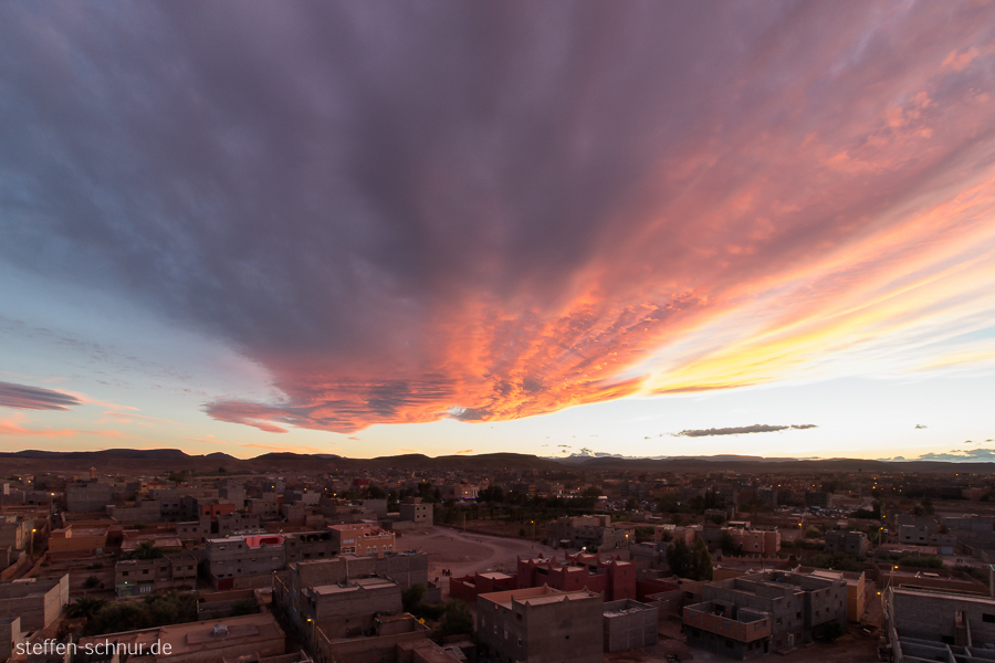 Sonnenuntergang Tabounte Marokko Stadt Wolken