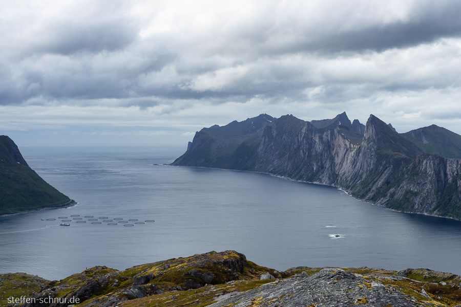 Senja Fjord Gebirge Norwegen von oben