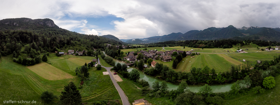 Slowenien Dorf von oben