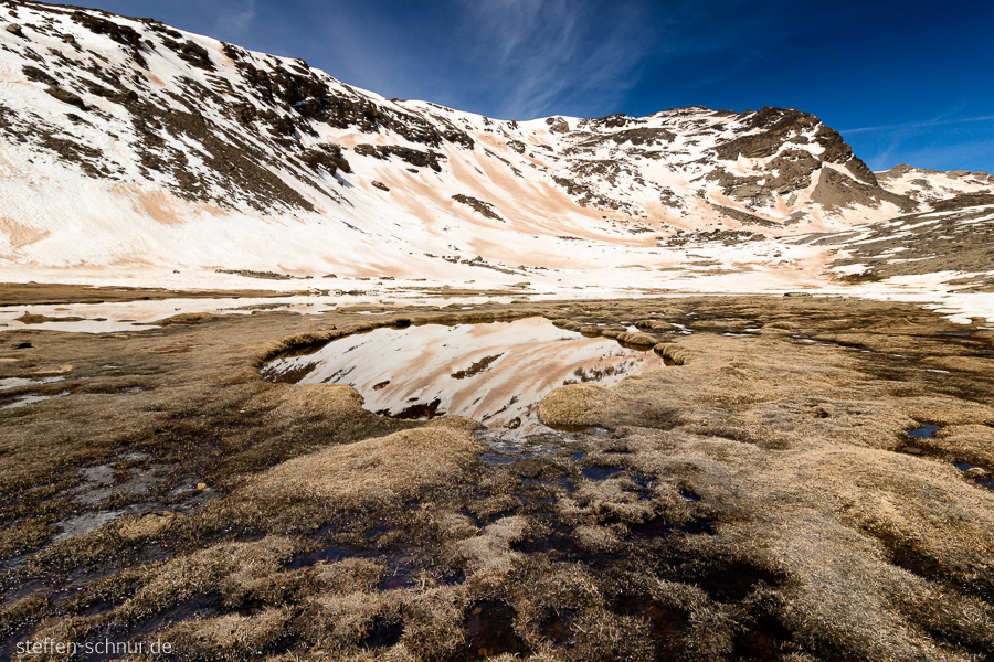 Schnee Berge Spanien Andalusien Spiegelung Wasser blauer Himmel