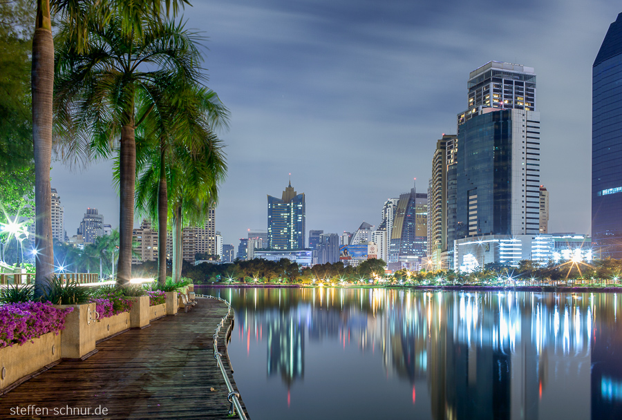 Bangkok Thailand Hochhäuser Nacht Natur Palmen Park