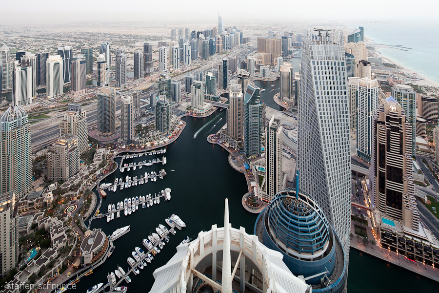 Dubai Hafen Infinitytower Jacht Marina VAE