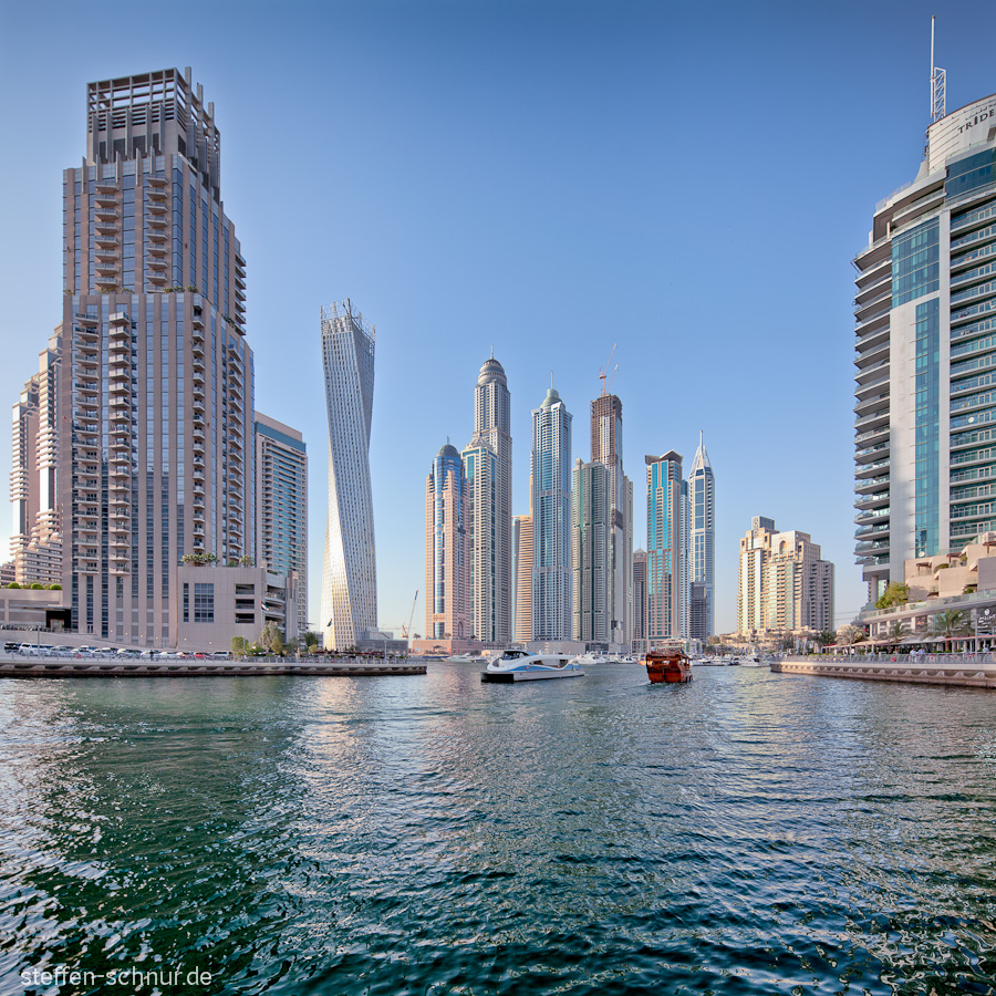 ship
 Dubai
 river
 Infinity Tower
 MarinaKanu
 Princess Tower
 UAE
