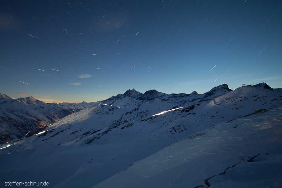 Berge Berglandschaft Langzeitbelichtung Schweiz Sternenhimmel Sternenstrichspur Winter