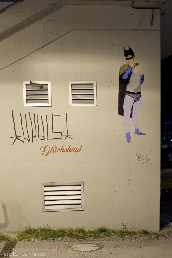 Warschauer Str.
 Friedrichshain
 Berlin
 Germany
 2D human
 art
 streetart
