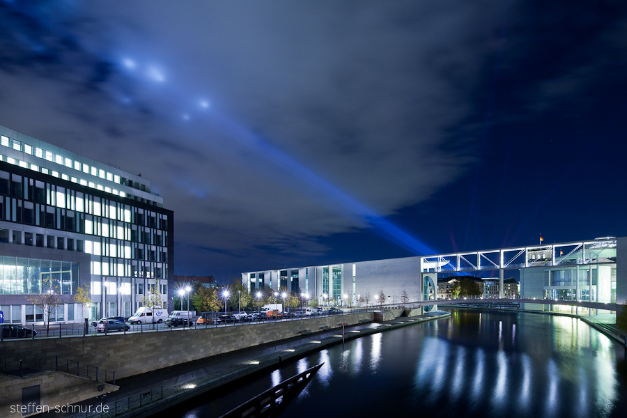 Spree Schiffbauerdamm Regierungsviertel Berlin Deutschland Architektur Lichtstrahlen