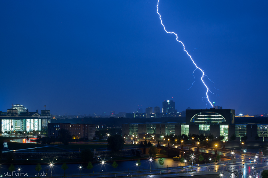 Federal Chancellery
 lightning
 thunder storm
 Spree
 Regierungsviertel
 Tiergarten
 Berlin
