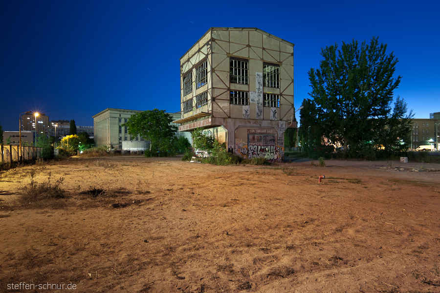 abandoned
 Friedrichshain
 Berlin
 Germany
 architecture
 engine shed
