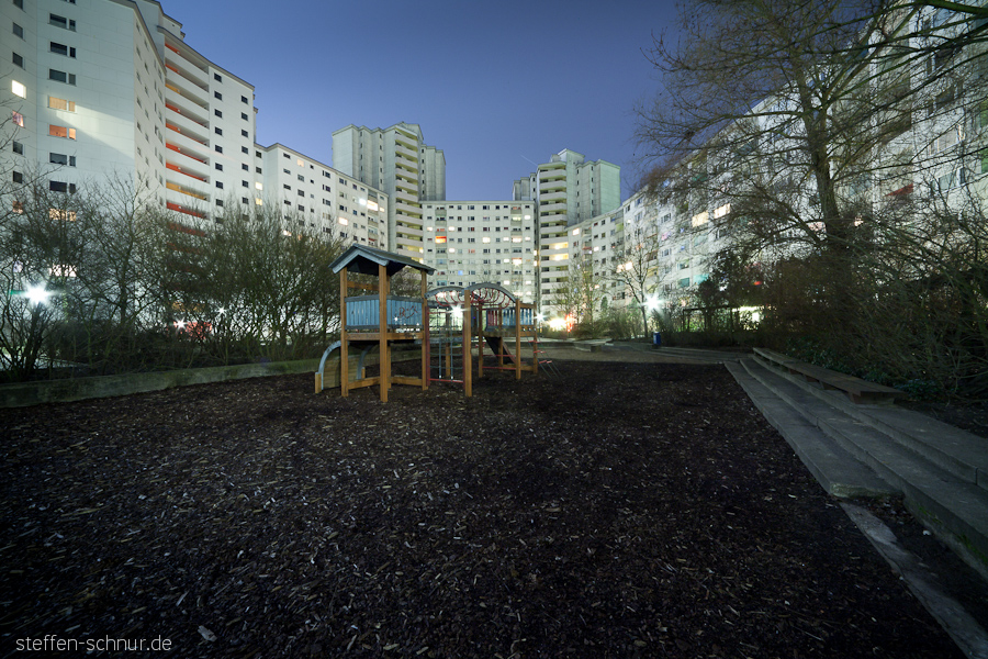 Berlin Deutschland Architektur Hochhaus Märkisches Viertel Plattenbau Spielplatz