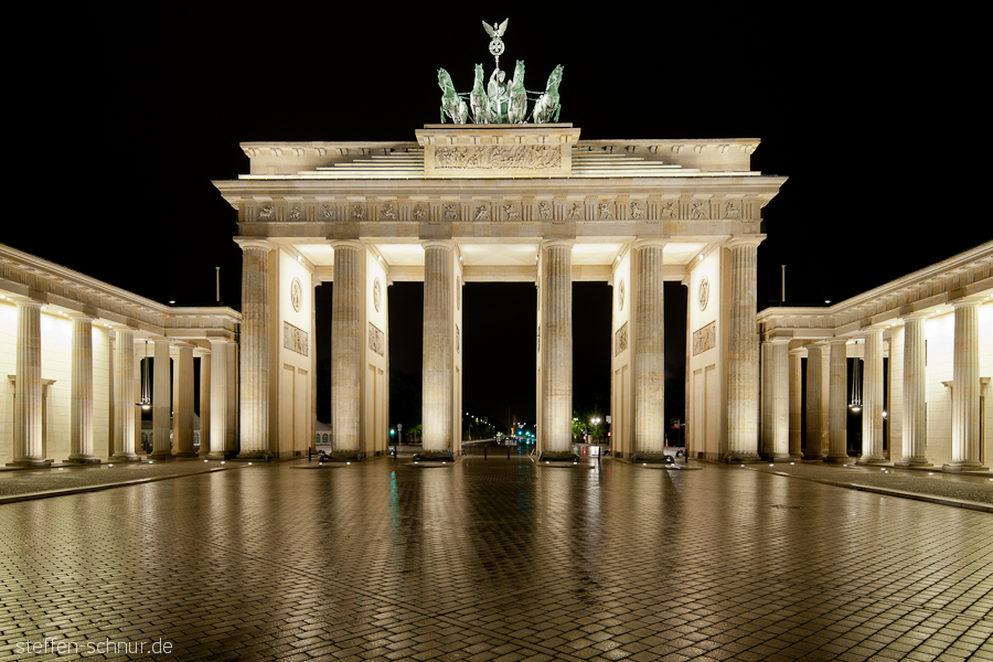 The Brandenburg Gate
 Pariser Platz
 Mitte
 Berlin
 Germany
 rain

