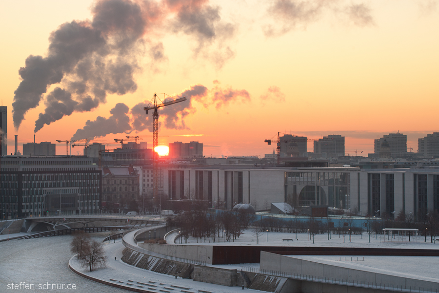 Kraftwerk Rauch Sonnenaufgang Regierungsviertel Berlin Deutschland Sonne