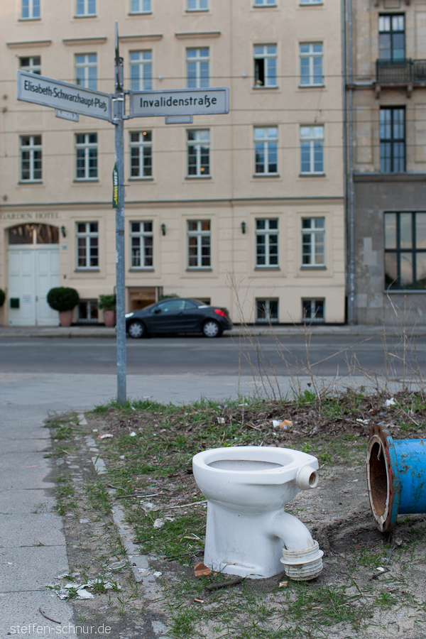 Toilette Invalidenstr. Mitte Berlin Deutschland Rohr Serie