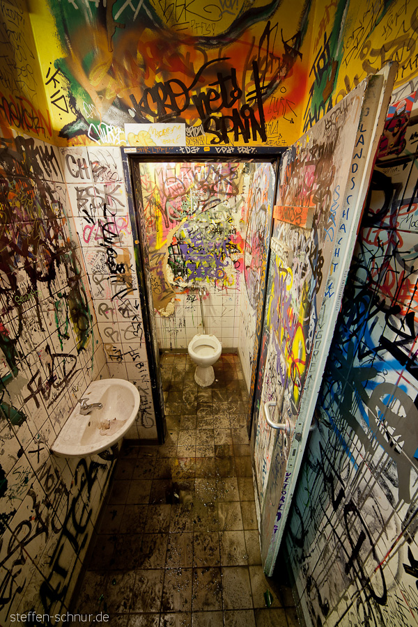 Tacheles
 toilet
 Oranienburger Str
 Mitte
 Berlin
 Germany
 dirt
