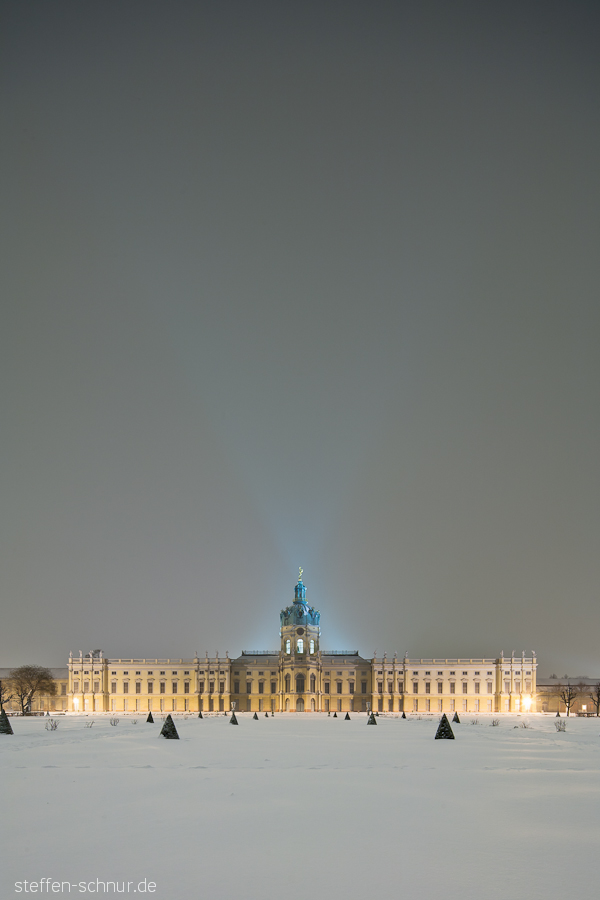 Schloss Charlottenburg Schnee Charlottenburg Berlin Deutschland Lichtstrahlen Nachtaufnahme