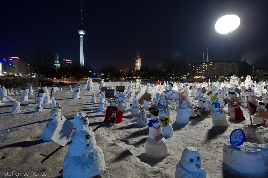 snowman
 televisiontower
 Alexanderplatz
 Schlossplatz
 Spreeinsel
 Mitte
 Berlin
