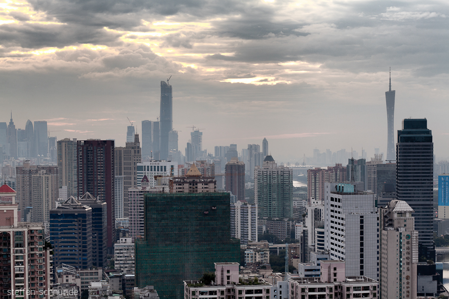 Skyline Guangzhou China Baustellen Hochhäuser Häuser Kran