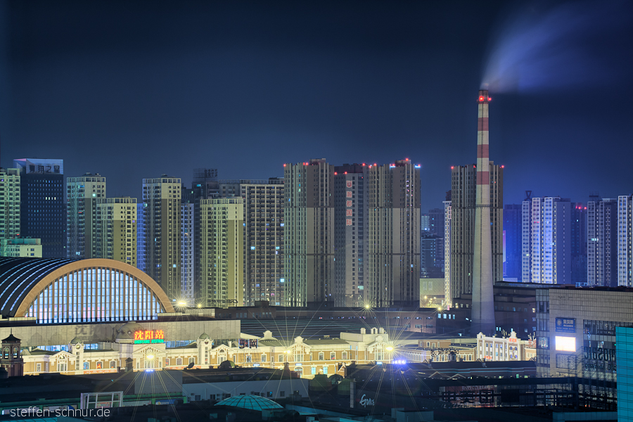 Rauch Shenyang China Enge Halle Hochhäuser Häusermeer