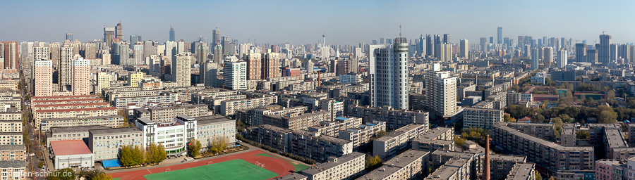 Übersicht Sportplatz Shenyang China Fussballplatz Großstadt Panorama