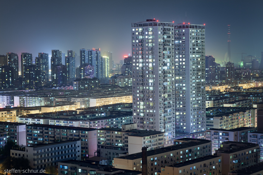 Shenyang China Enge Hochhäuser Nacht Wohnblock eng