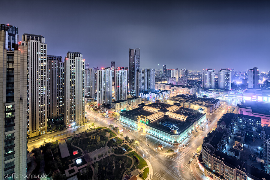 Übersicht Tianjin China Halle Hochhäuser Nacht Strasse
