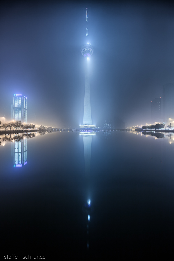 Fernsehturm Tianjin China Flutlicht Hochhaus Lichtstrahlen Nachtaufnahme