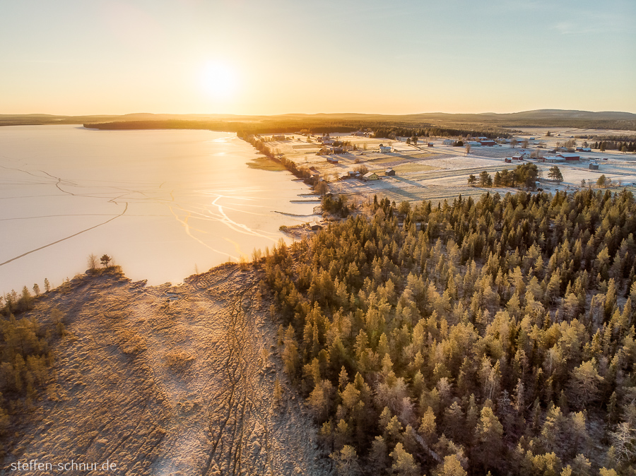 Eis Sonnenaufgang Lappland Finnland Dorf Luftaufnahme Wald