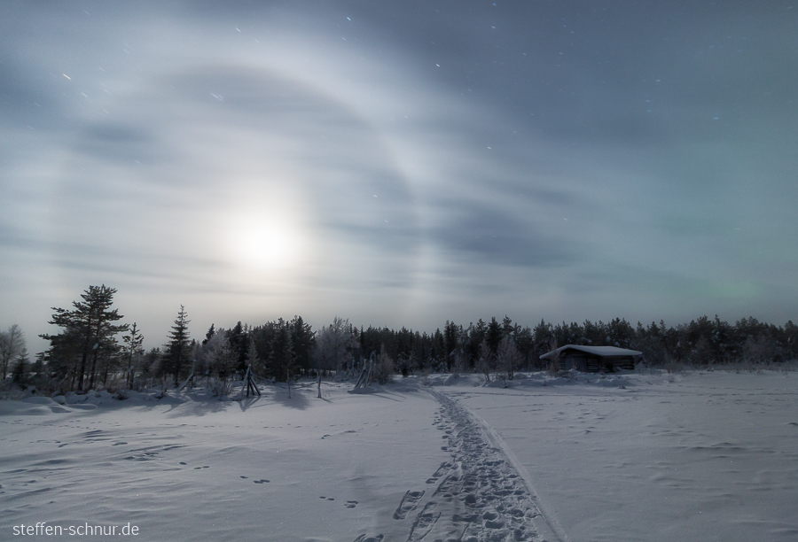 Schnee Mond Polarkreis Lappland Finnland Hütte Nacht