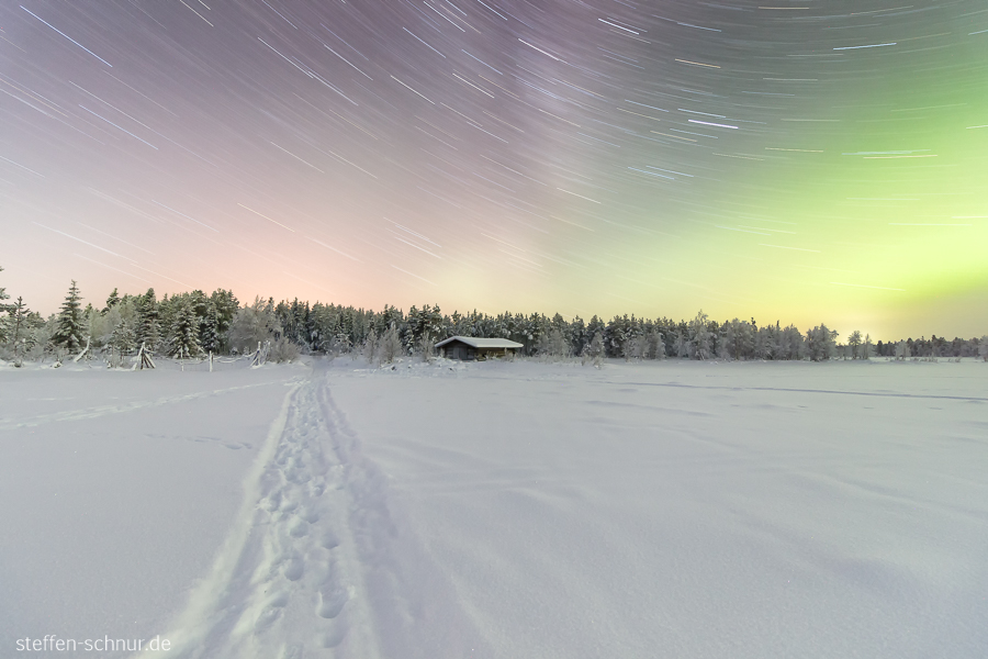Schnee Lappland Finnland Hütte Langzeitbelichtung Nordlicht Sterne