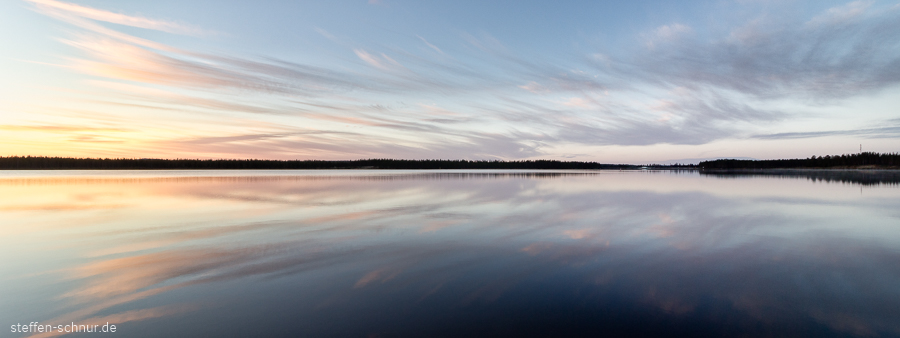 Lappland Finnland See Spiegelung Wolken