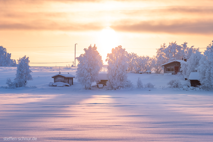 Schnee Lappland Finnland Dorf Häuser Hütten Schatten
