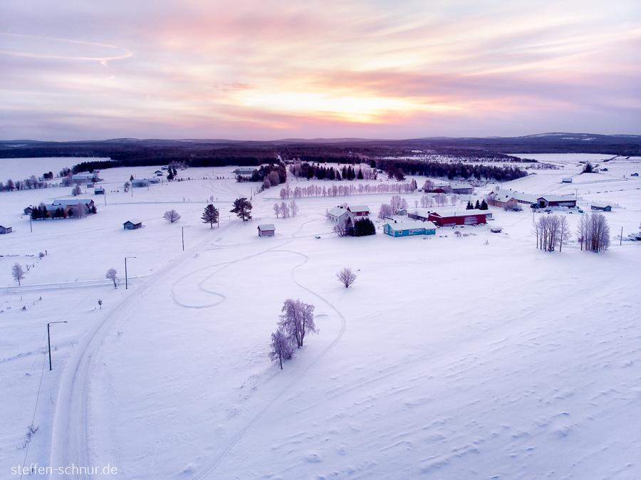 Schnee Sonnenaufgang Lappland Finnland Bäume Dorf Himmel