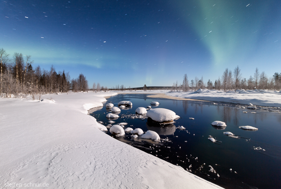Aurora borealis Schnee Lappland Finnland Fluss Landschaft Nacht