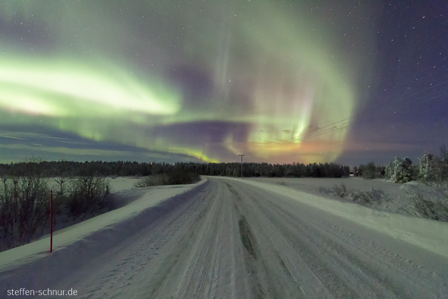 Aurora borealis Nordlichter Schnee Lappland Finnland Nacht Strasse