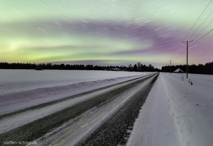Lappland Finnland Langzeitbelichtung Nacht leere Strasse