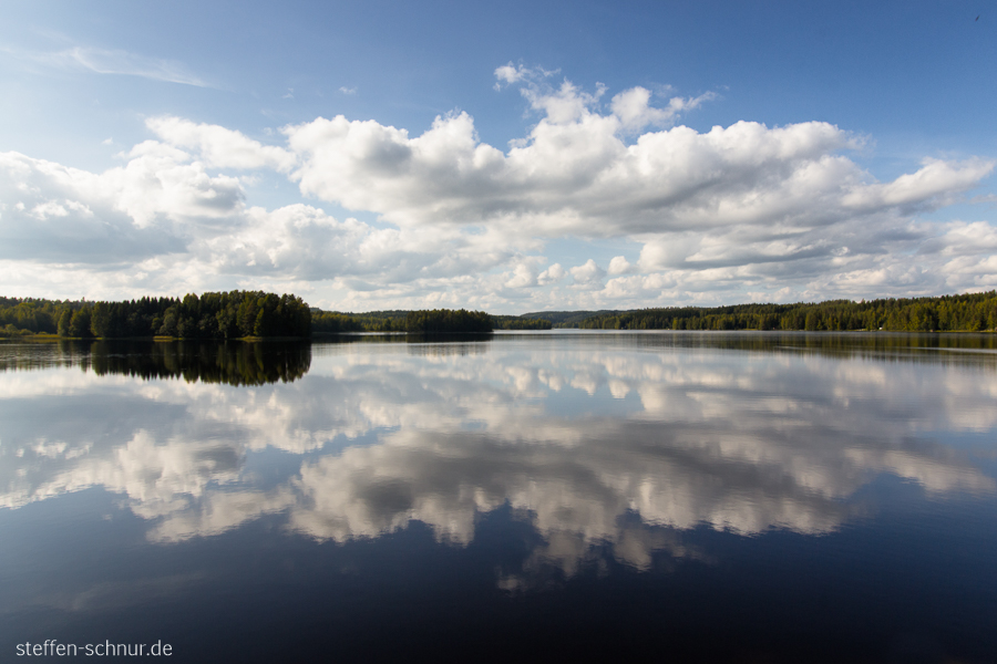 Finnland See Spiegelung Wald Wolken