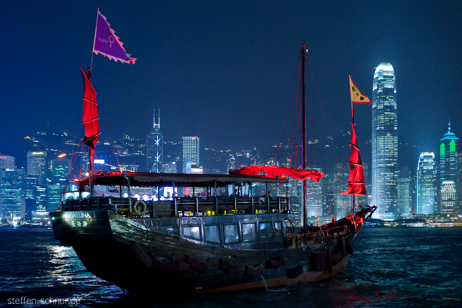 Aqua Luna Dschunke Skyline Schiff Hongkong China Hochhäuser