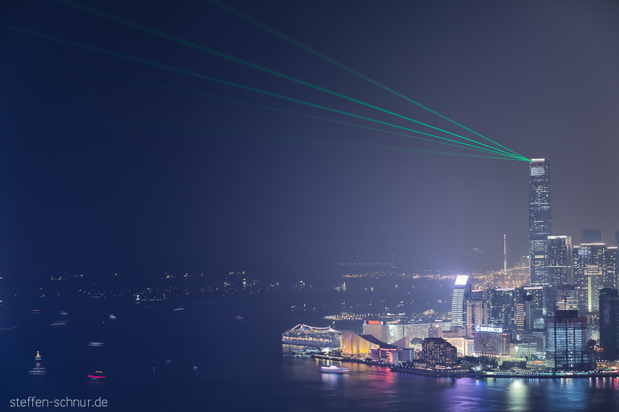 Skyline Hongkong China Fluss Laser Nacht Reflexionen