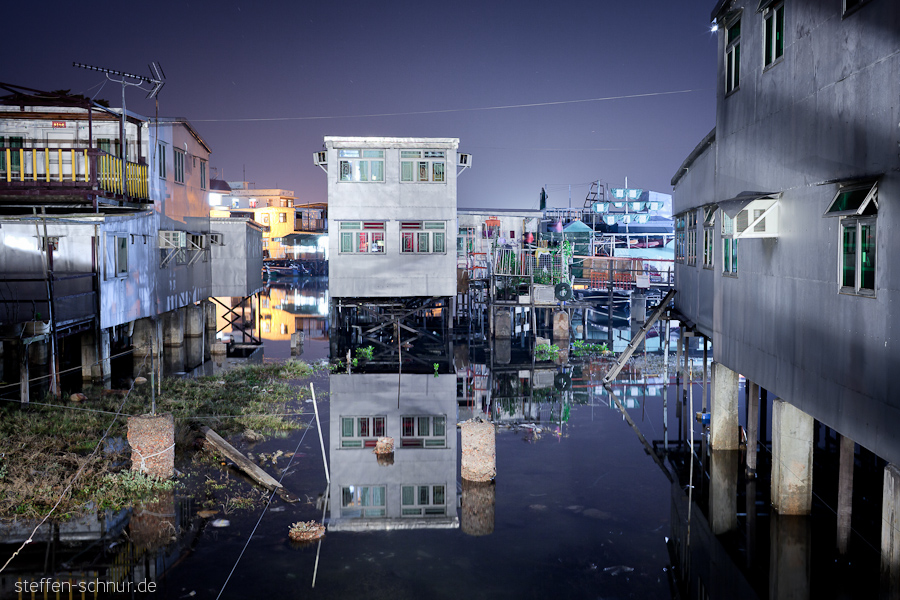 Hongkong China Häuser Hütten Nacht Spiegelung Stelzen