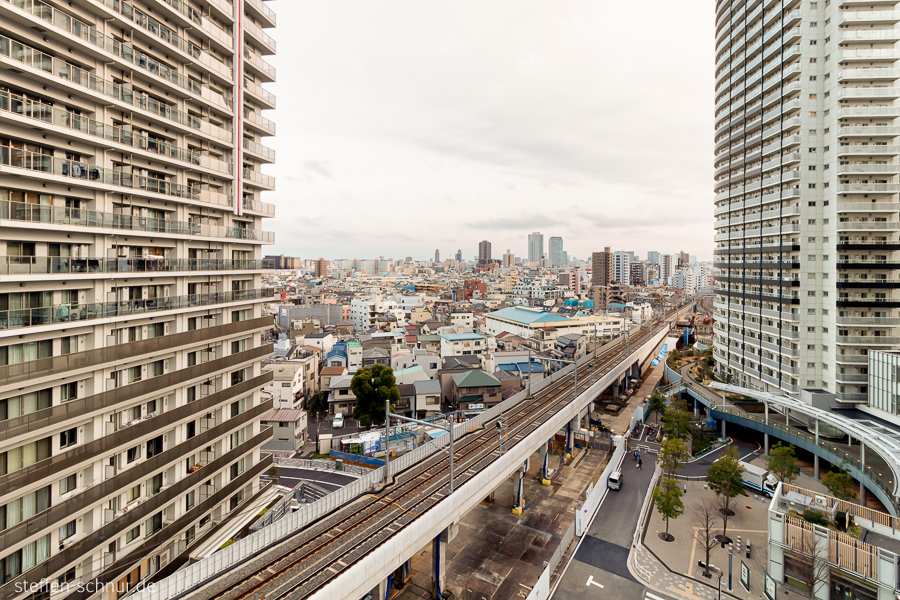 Tokio Japan Hochhäuser Schiene