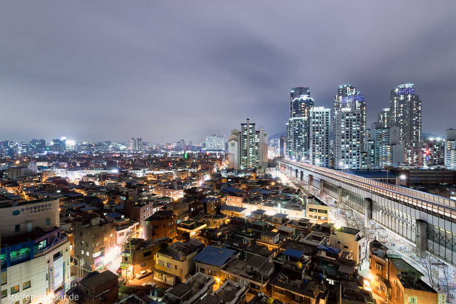 alt und neu Seoul Südkorea Brücke Dächer Strasse