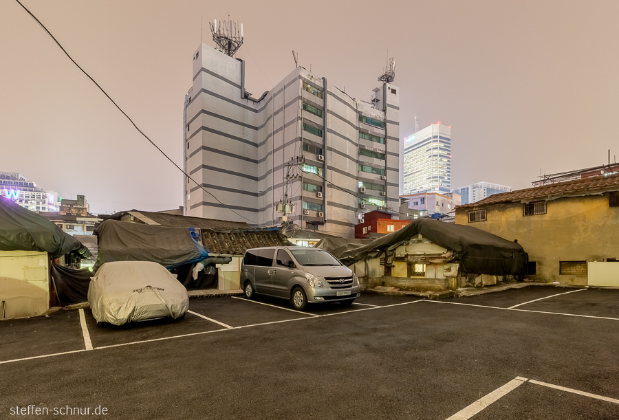 Autos alt und neu Seoul Südkorea Antennen Kabel Nacht