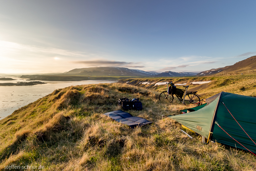 Fahrrad Westfjord Island Landschaft Solaranlage Zelt