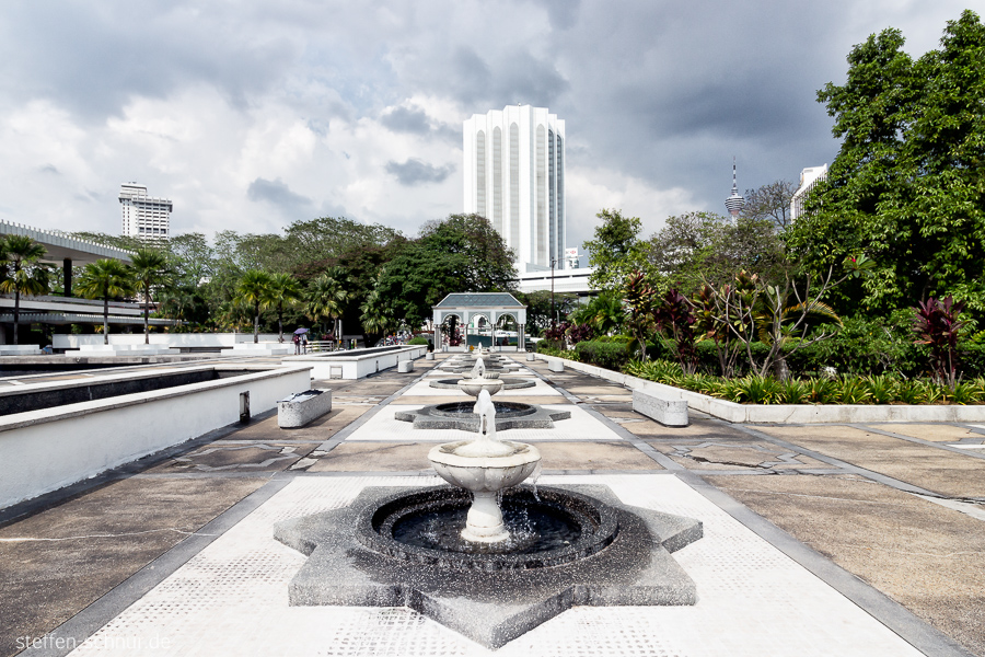 Kuala Lumpur Malaysia Brunnen Moschee Park Wolken