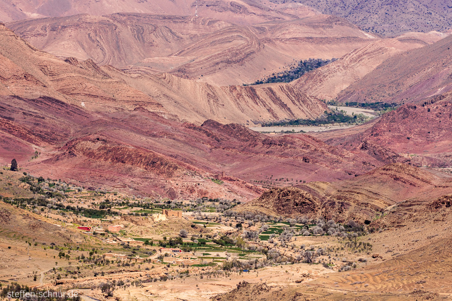 Marokko Dorf Tal rotes Gestein
