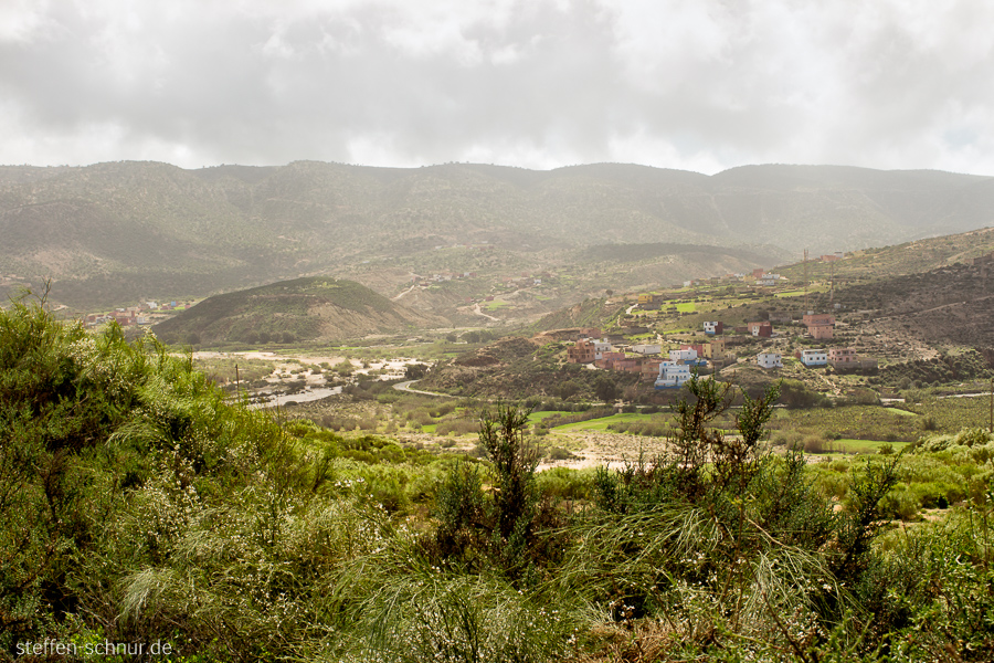 Berge Tamri Marokko Dorf Wolken grün