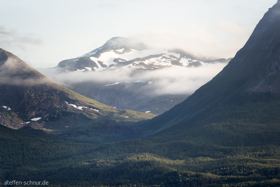 Schnee Berg Norwegen Wald Wolken