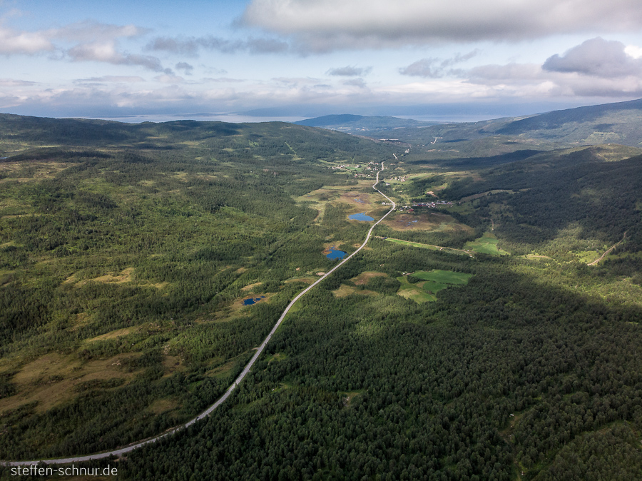 Landschaft Luftaufnahme Norwegen Strasse Wald