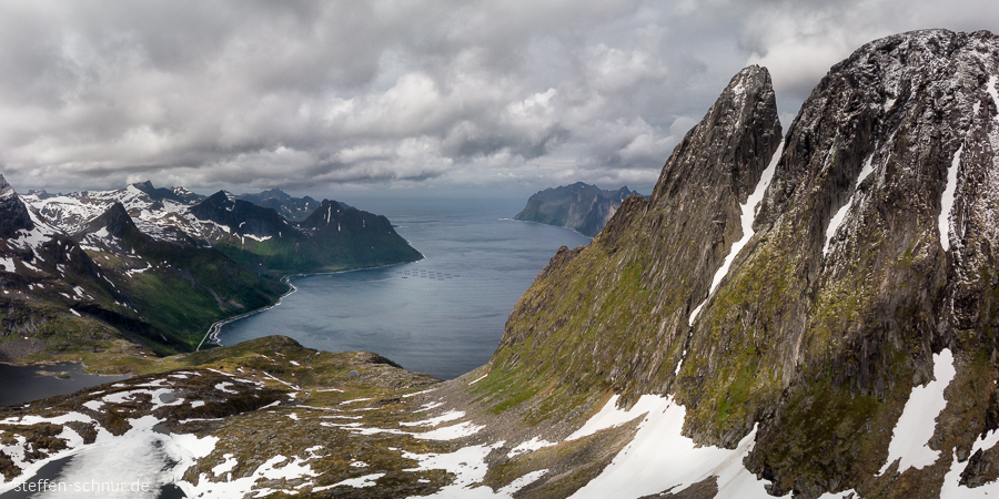 Senja Berggipfel Fjord Norwegen von oben