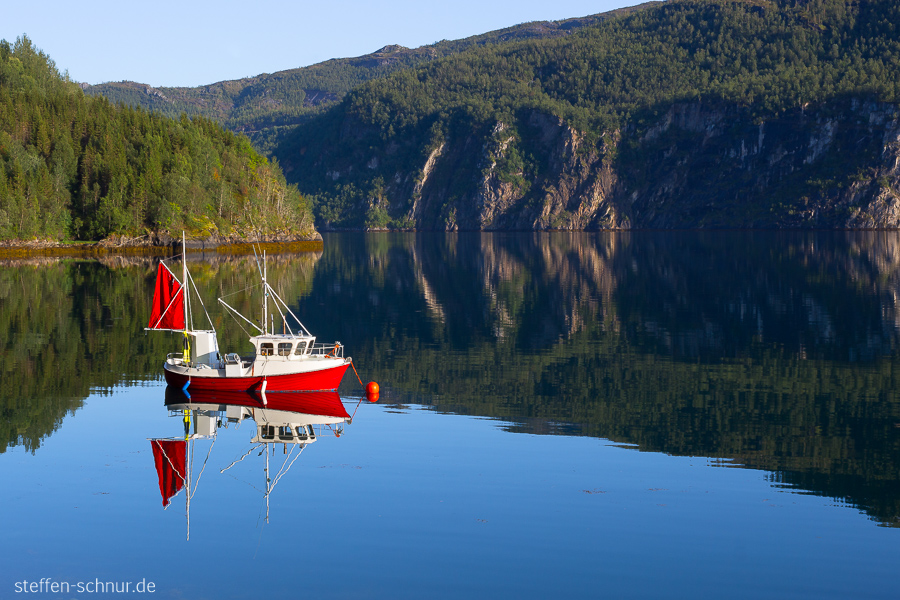 Fischerboot Fjord Norwegen Spiegelung